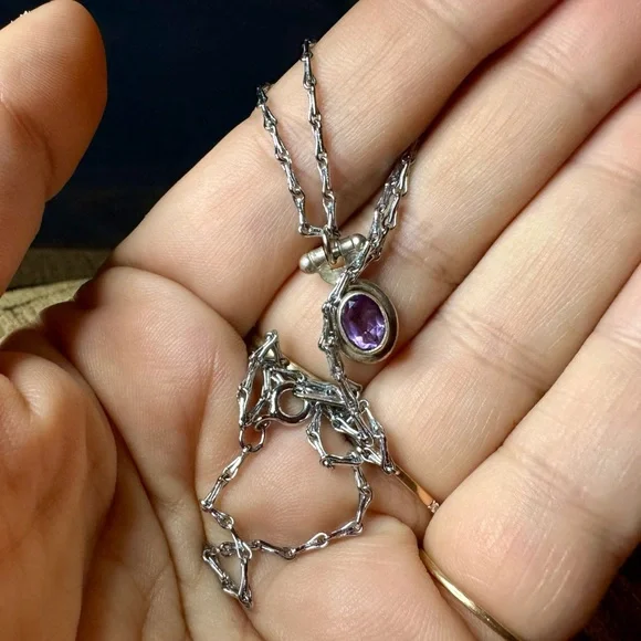 Amethyst and silver pendant with chain. - Picture 2 of 6